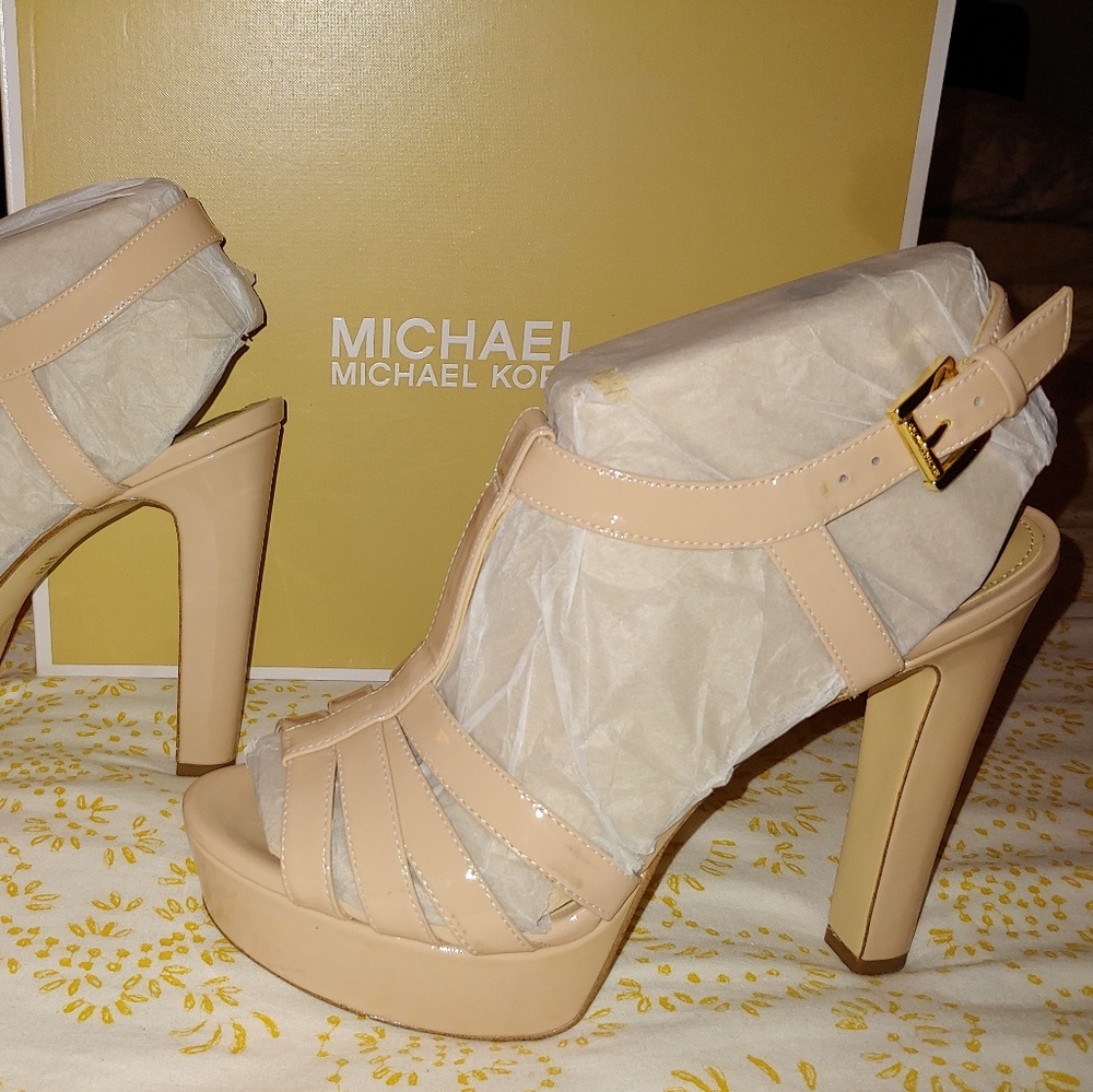 🎉MICHAEL Michael Kors🎉 Blush Catalina Sandal